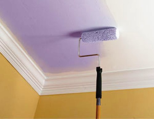 Как побелить потолок водоэмульсионной краской видео