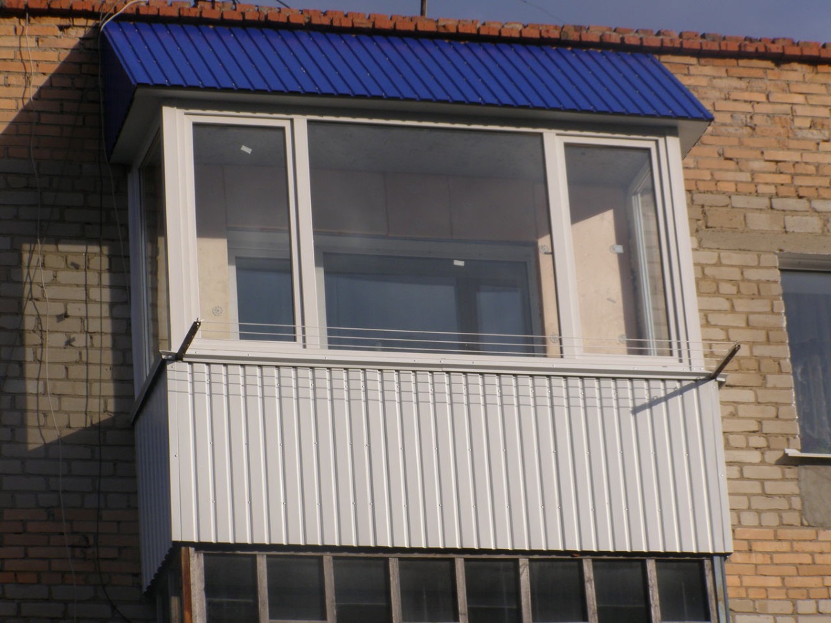 Крыша на балкон: инструкция по монтажу. как установить крышу на балконе. виды крыш на балконе. особенности их монтажа..