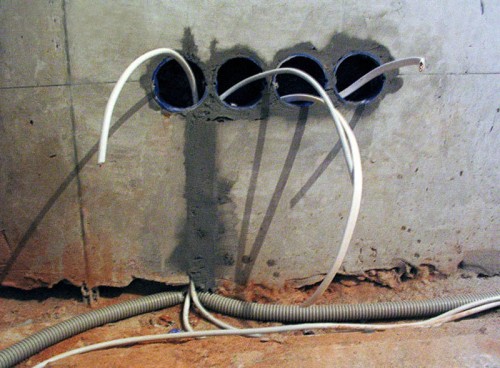 Подрозетники для розеток внутренней электропроводки устанавливаются заподлицо со стеной